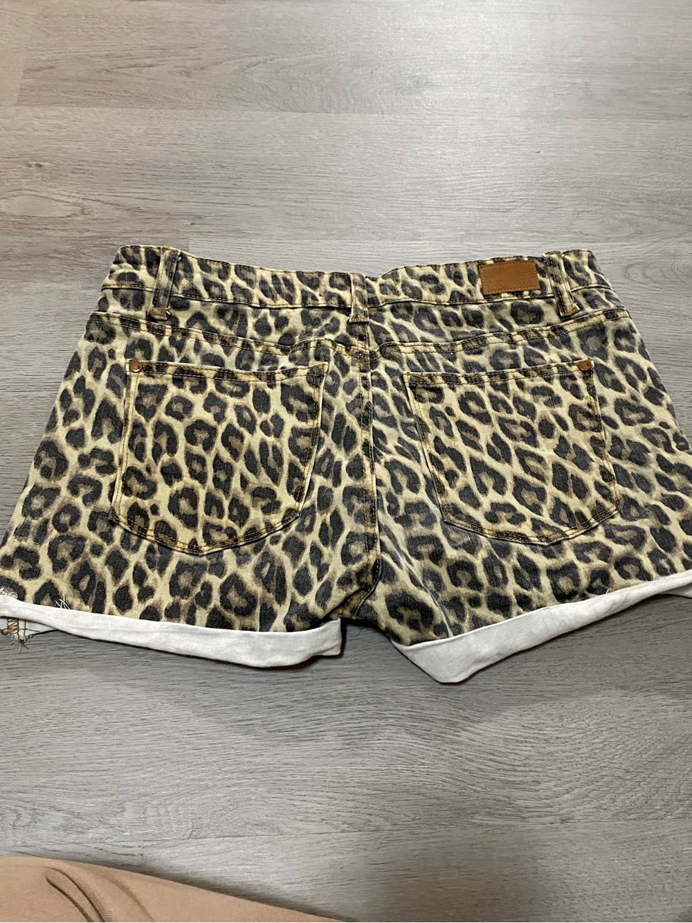 Judy Blue Leopard Print Jean Shorts in Tan & Black - Picture 3 of 9